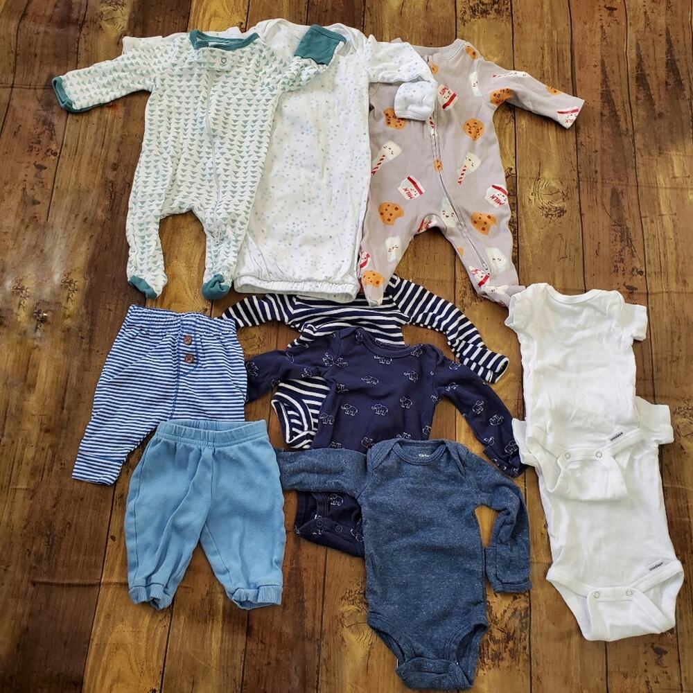 10 Piece Lot of Baby Clothing Mostly Size NB